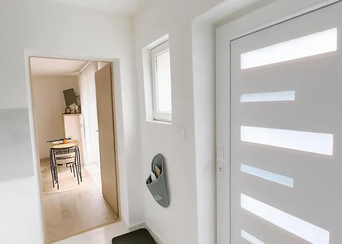 Ticina アパート *